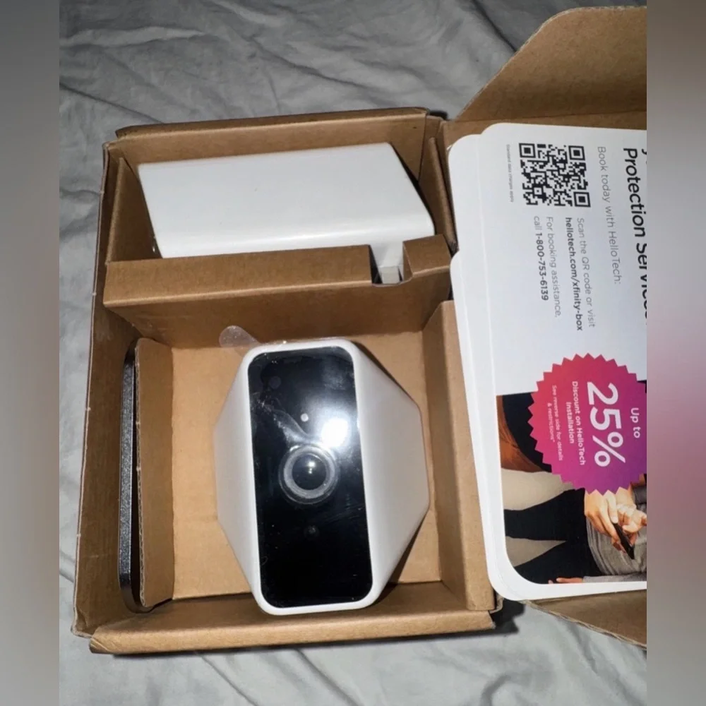 Xfinity Xchc2AEW Home Wireless Security Camera 720p Hd White Model SCHX4AEW - Picture 2 of 3